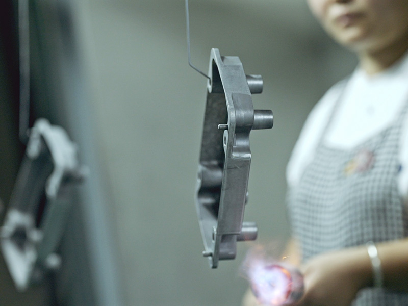 自動(dòng)噴漆設(shè)備和人工噴漆設(shè)備比較有哪些優(yōu)勢(shì)呢？